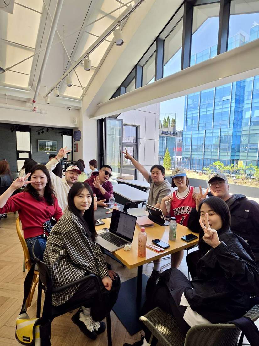 오랜만이라는 인사부터 시작합니다