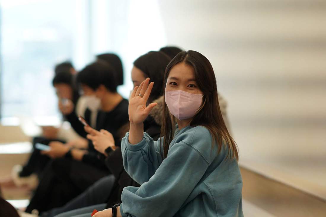 마스크를 쓰고도 모였습니다